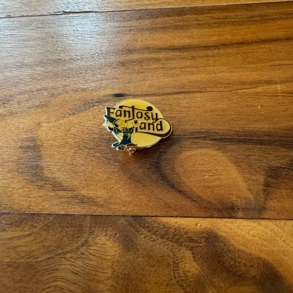 Vintage Disney Fantasy Land Enamel Lapel Pin Souuvenir Theme Park Mickey Mouse - Picture 1 of 2